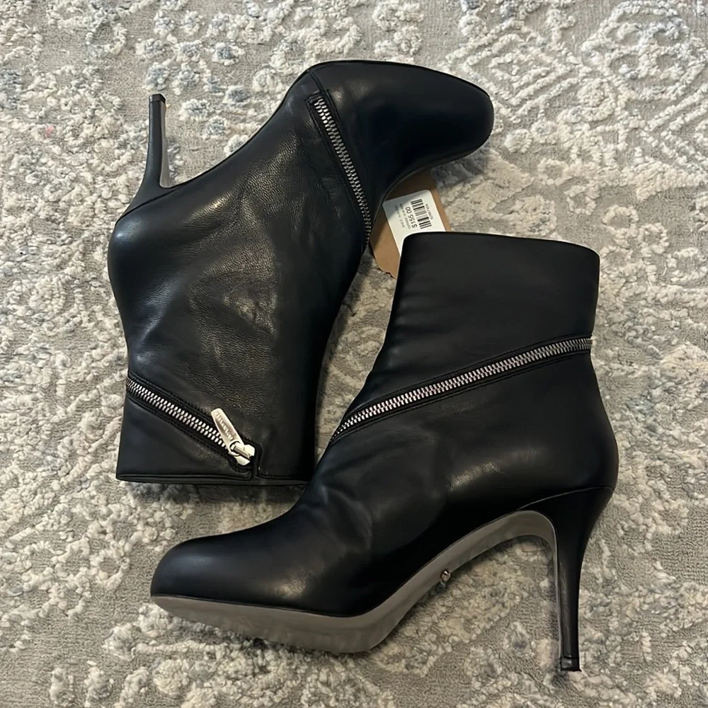 Sergio Rossi Zipper Black Leather Booties - Picture 3 of 11